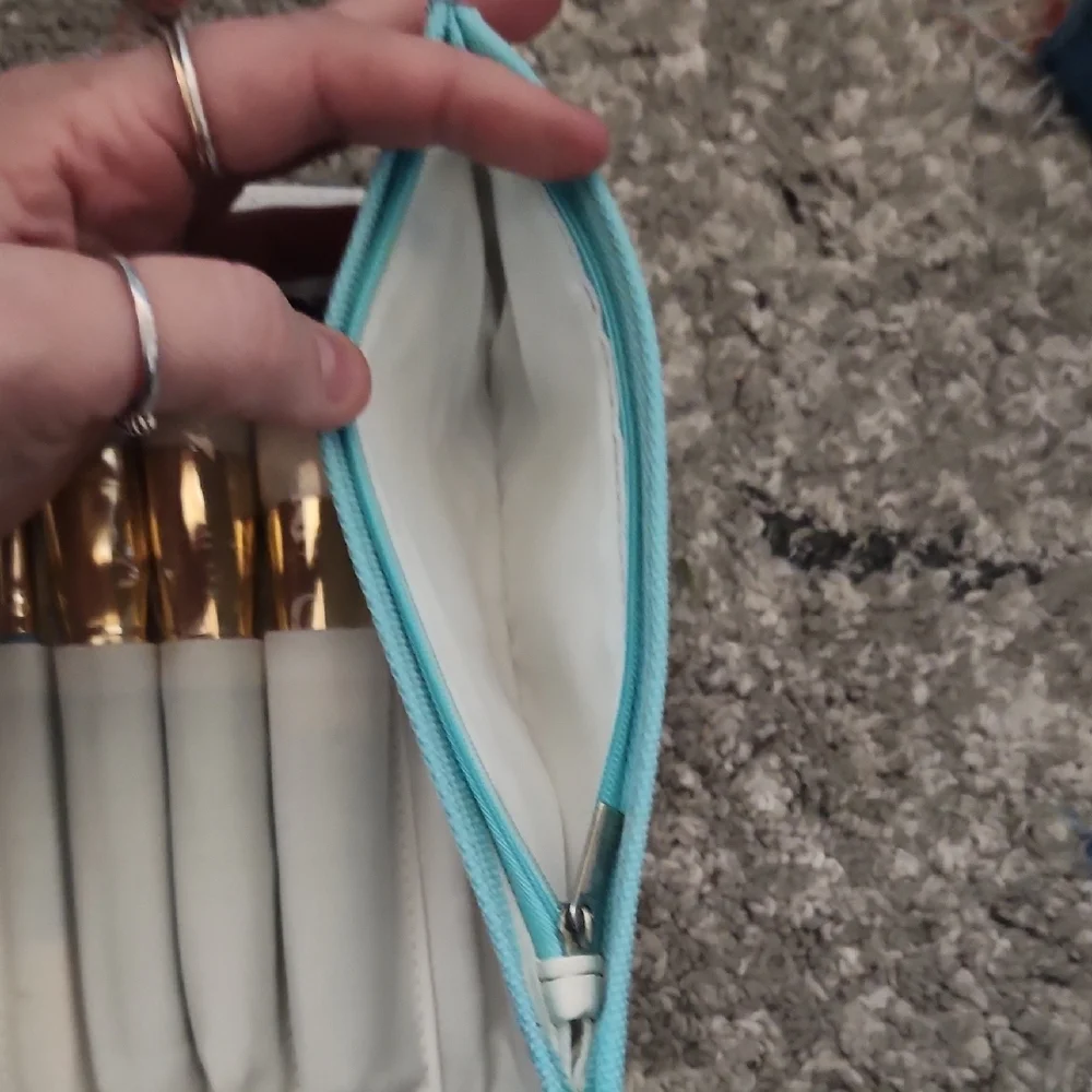 Carmindy‎ And Co Makeup Brushes And Holder